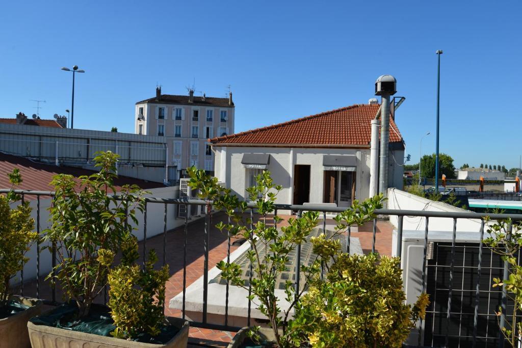 Le Cheval Noir Hotel Paris Pantin Exterior photo