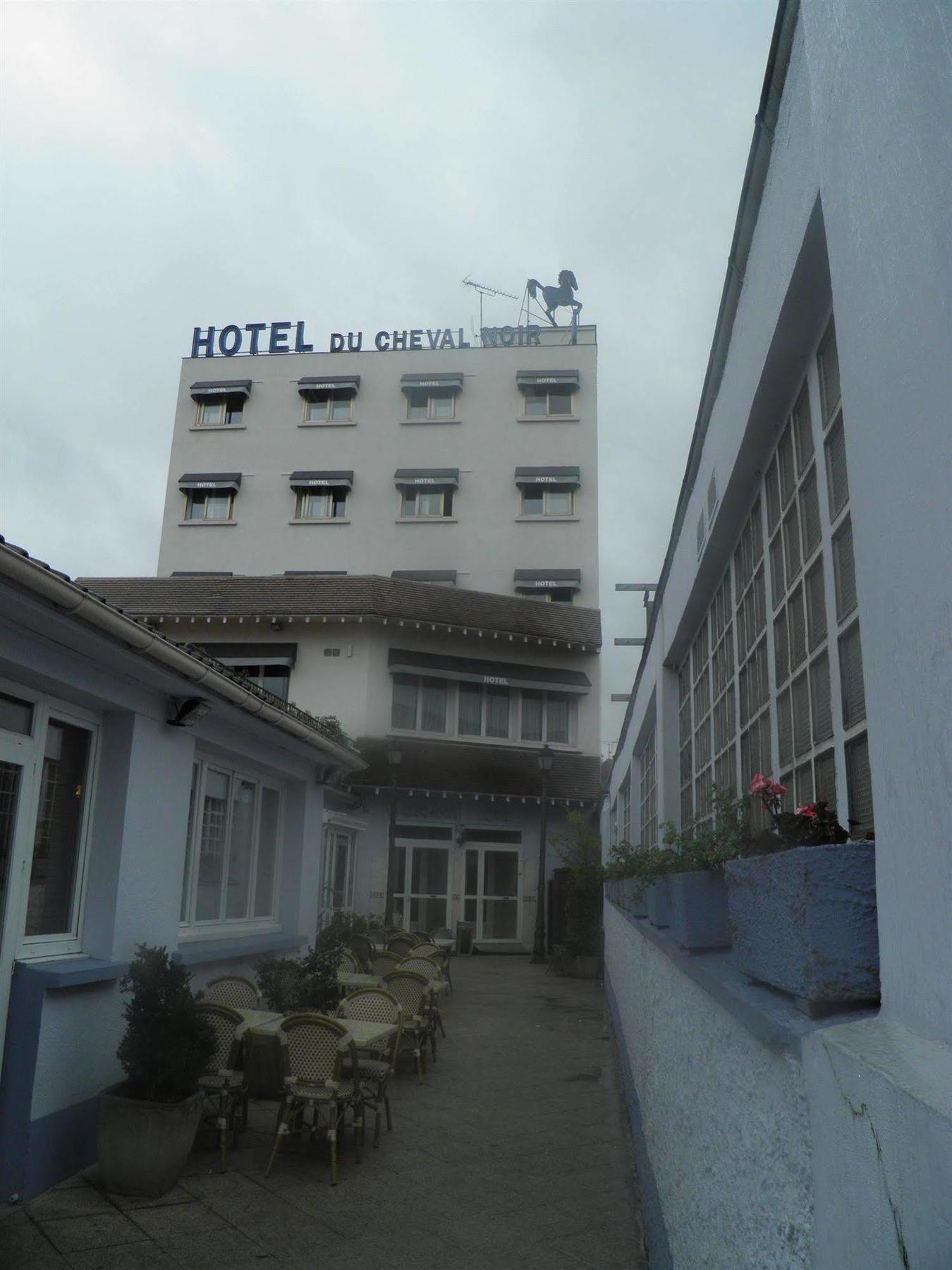 Le Cheval Noir Hotel Paris Pantin Exterior photo